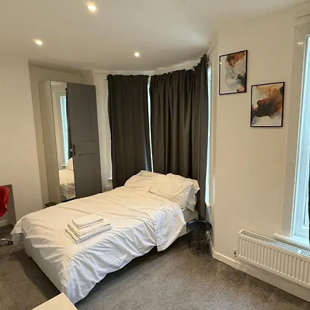 Peeams Abode Erith Hotel